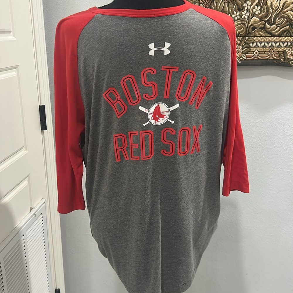 Under Armour  Grey and Red, Red Sox Quarter Sleeve Tee. Size M‎ (53M)